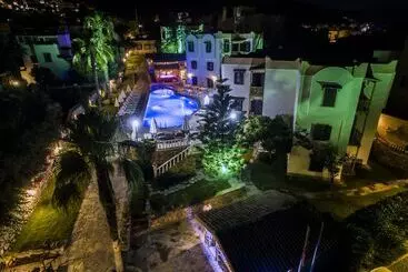 Aparthotel Mira Suites