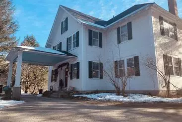 Treehouse Village Inn