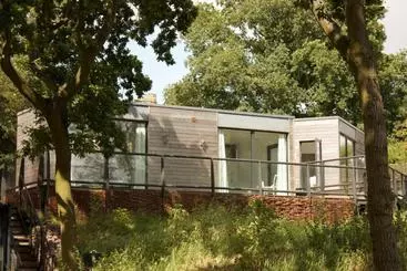 هتل Clophill Eco Lodges
