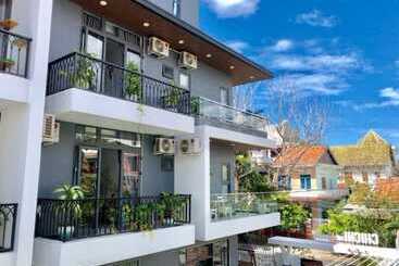 פנסיון Chichi House