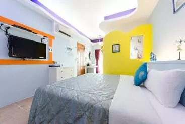 تختخواب و صبحانه Yellow Submarine