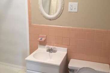 Мотель Suburban S  Lavilla Inn