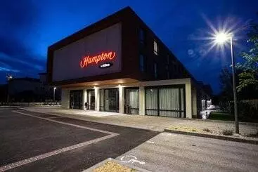هتل Hampton By Hilton Toulouse Airport