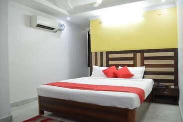 Fabhotel Grand Sheela