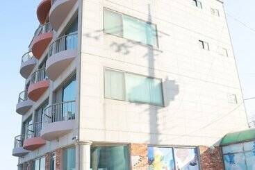 Hotel Mangsang Beach Pension