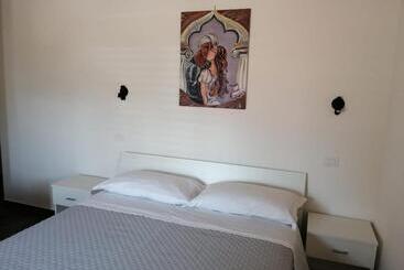 בית פרטי Opera Boutique Rooms