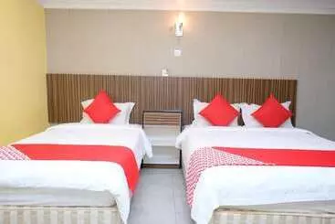 Hotel Oyo 653 Green World