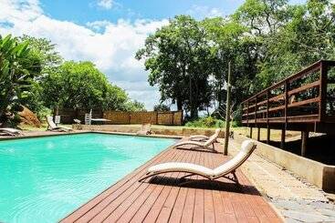 בית מלון כפרי Casambo Exclusive Guest Lodge