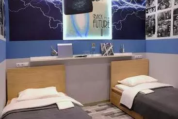 هاستل Back To The Future Space