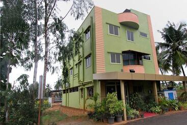 هتل Ashwa Comfort By Oyo Rooms