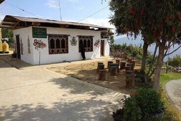 مبيت وإفطار Thuji Homestays