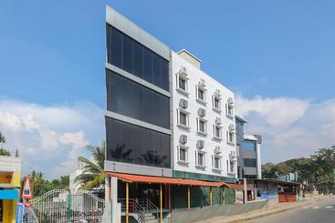 Hotell The Olive Grand