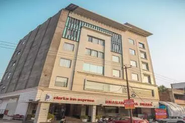 Hotel Bharawan Clarks Inn Express