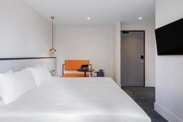 Brady Hotels Jones Lane