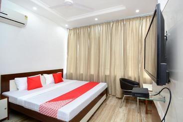 Flagship Hotel Mm Crown