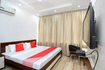 Flagship Hotel Mm Crown