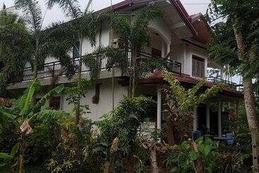 Pensió Amada Lake View Homestay