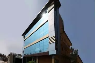 Otel Nanjunda Palace By Oyo Rooms