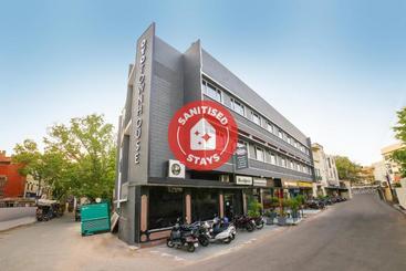 Oyo 25074 Flagship Hotel Imperial