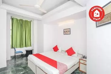 Town Hall Hotel By Oyo Rooms