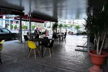 Crown Royal Hotel Tyr