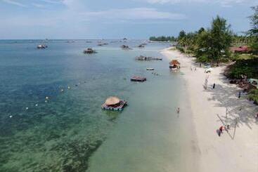 Bed and Breakfast Madu Tiga Beach & Resort