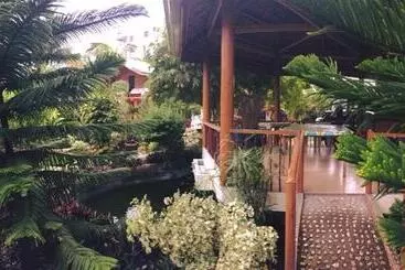 Pension (Hôtel basse catégorie) New Village Lodge