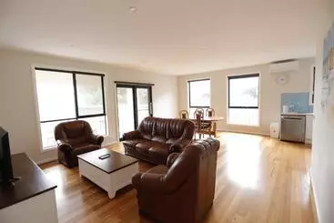 Apollo Bay Seal Apartments