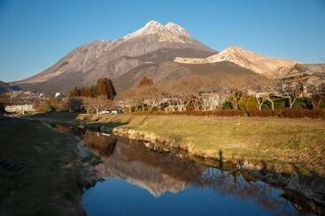 Yufuin Ryokan Okaeri