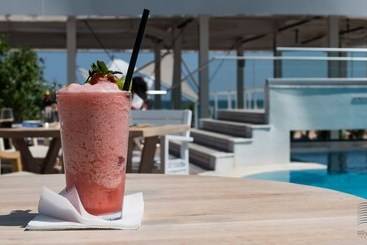 هتل آپارتمان Mamaia White Tower