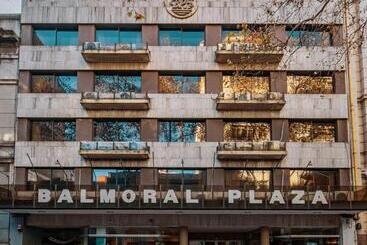 ホテル Balmoral Plaza