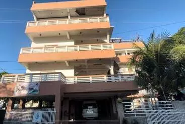 Hotel Seabreeze Beach Lodge