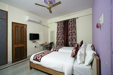 هتل Laksh Guest House