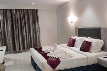 هتل Ostin Orange Park