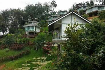 בית מלון כפרי Laman Pesona Resort & Spa