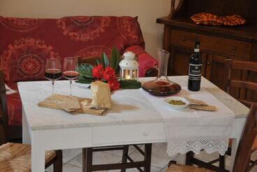 فندق ريفى Agriturismo Renai E Monte