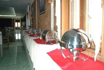 هتل Aye Thar Yar Golf Resort