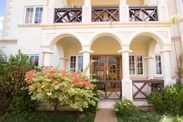 آپارتمان‌های توریست‌ها Mandela Court Grenada