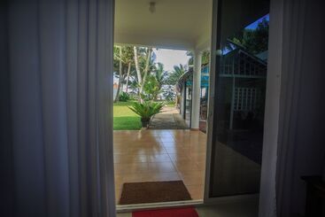 Hotell Tharanga Surfing Villa
