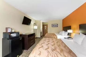 בית מלון כפרי Quality Inn