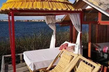 هتل Uros Qhota Uta Lodge
