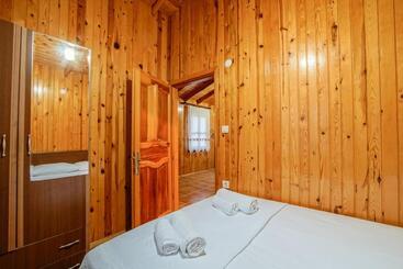 בית מלון כפרי Cuhadar Ahsap Evleri