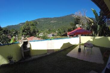 هتل Yellow Guest House