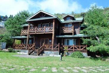 تختخواب و صبحانه Guilin Leisure Villa