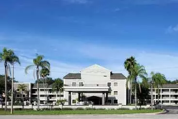 هتل La Quinta Inn By Wyndham Tampa Near Busch Gardens
