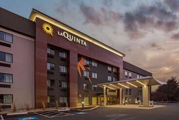 Otel La Quinta By Wyndham Hartford Bradley Airport