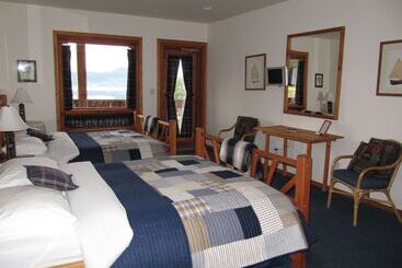 Bed and Breakfast Arbutus Cove Guesthouse