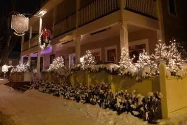 Retkeilymaja Auberge Ayer S Cliff