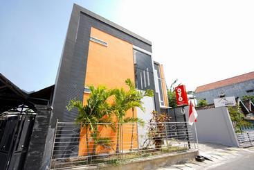 Hotell Oyo 1316 Mentari Family Residence