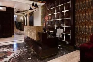 Hotel Royal Garden Resort & Lawns By Oyo Rooms